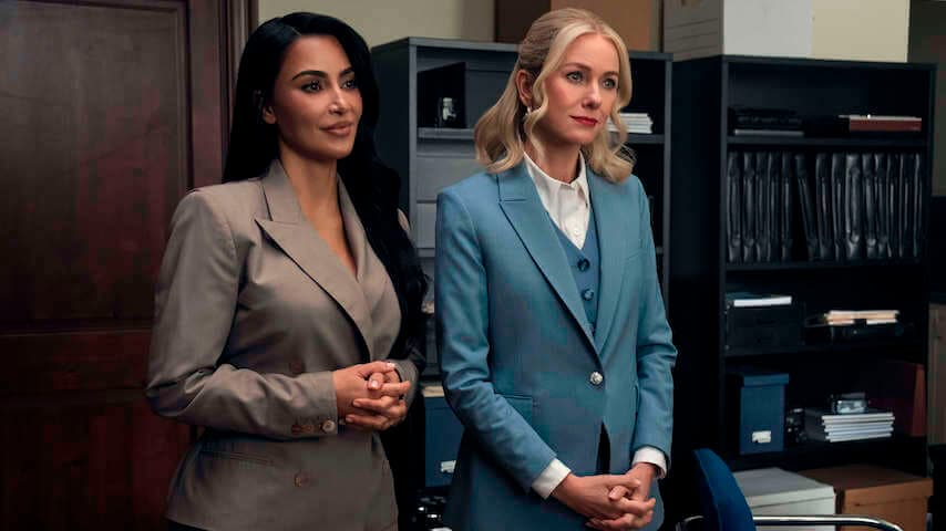 Murphy's 'All's Fair' Wastes Star Power on Hollow Content